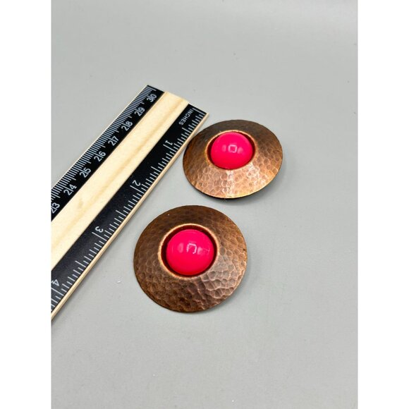 Vintage Hammered Round Copper Clip On Earrings with Fuchsia Cabochons - Picture 5 of 5